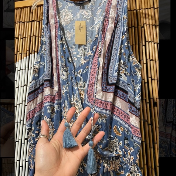 AE Floral Romper - Picture 2 of 4